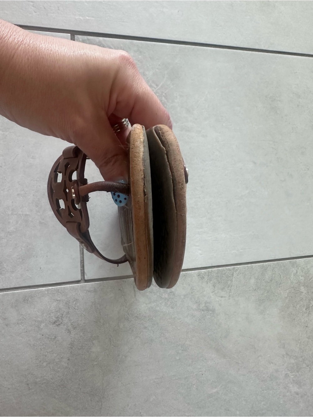 Tory Burch Brown Leather Logo Thong Sandals - Picture 4 of 9